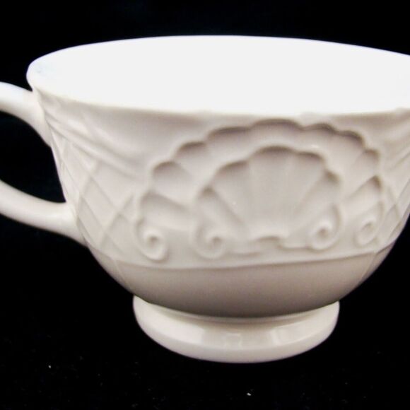 Tabletops Unlimited FLORENTINE set of 2 tea cups with saucers - Picture 5 of 6